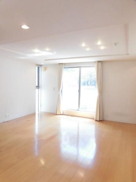 居室・リビング　居間です