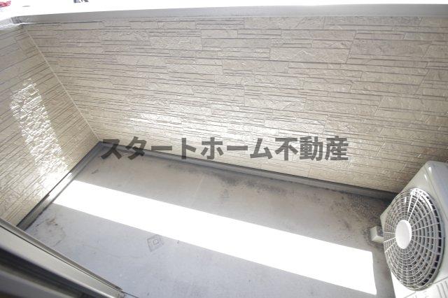 バルコニー　開放的で明るい空間を演出してくれるバルコニーです