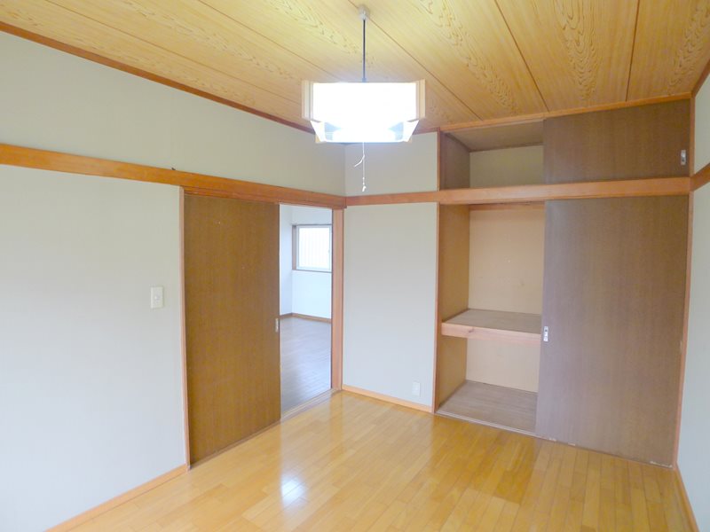 その他部屋・スペース　たっぷり入る押入れ収納があり、お部屋がすっきり片づきます