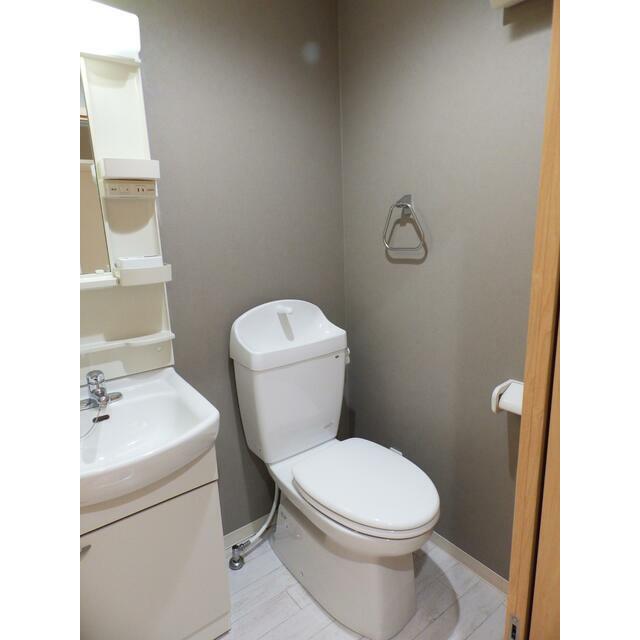 トイレ　バス・トイレ別で快適。清潔感のある独立したトイレスペースです