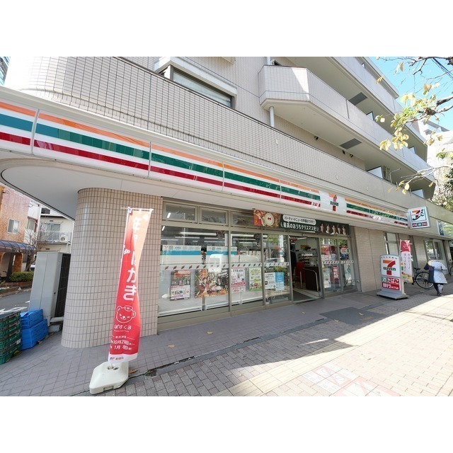 建物外観　鉄筋コンクリート造のがっちりとした建物。