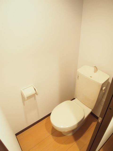 ＪＲ総武線 千葉駅 徒歩10分 5階建 築14年のトイレ写真