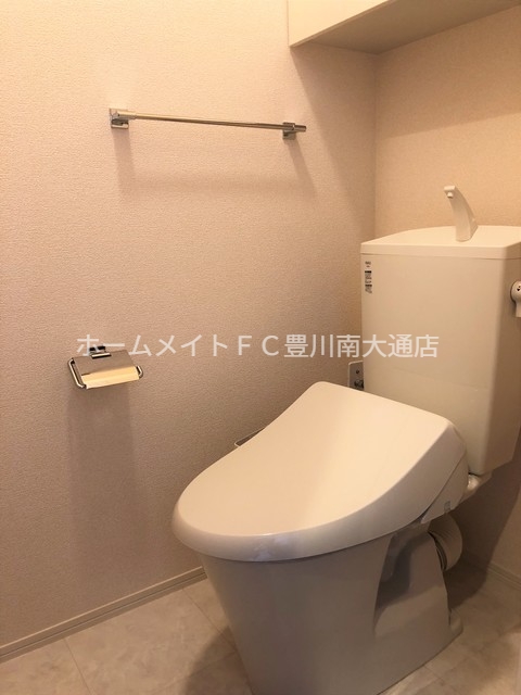 ＪＲ東海道本線 豊橋駅 バス乗車時間：22分 最寄りバス停で下車 徒歩5分 2階建 築8年のトイレ写真