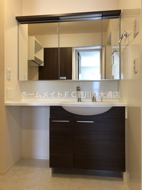 ＪＲ東海道本線 豊橋駅 バス乗車時間：22分 最寄りバス停で下車 徒歩5分 2階建 築8年の内装写真