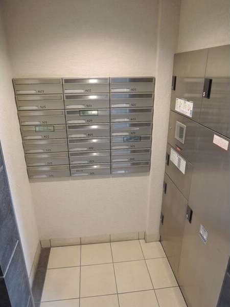 小田急線 千歳船橋駅 徒歩11分 6階建 築15年の外観写真