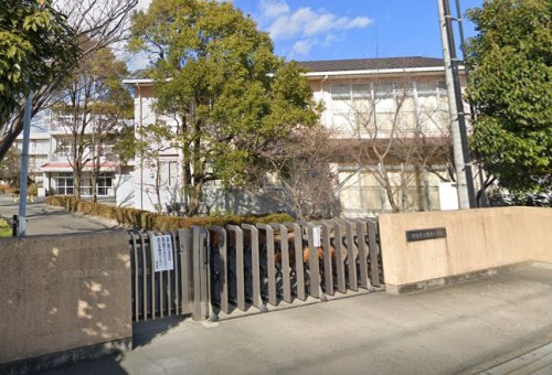 小学校　刈谷市立朝日小学校（小学校）まで798m