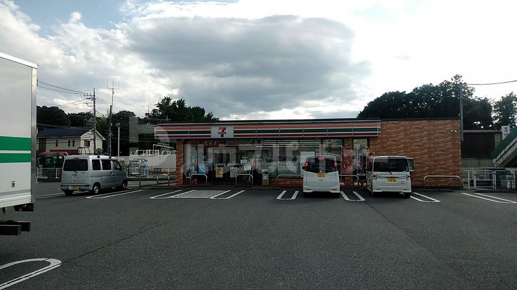 コンビニ　セブン-イレブン 上尾日の出４丁目店（コンビニ）まで420m