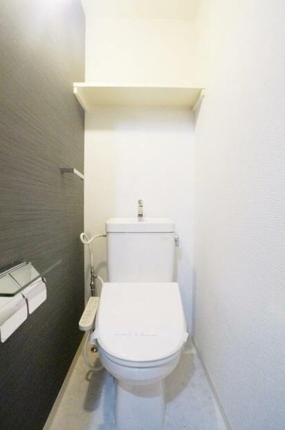 都営大江戸線 落合南長崎駅 徒歩5分 4階建 築27年のトイレ写真