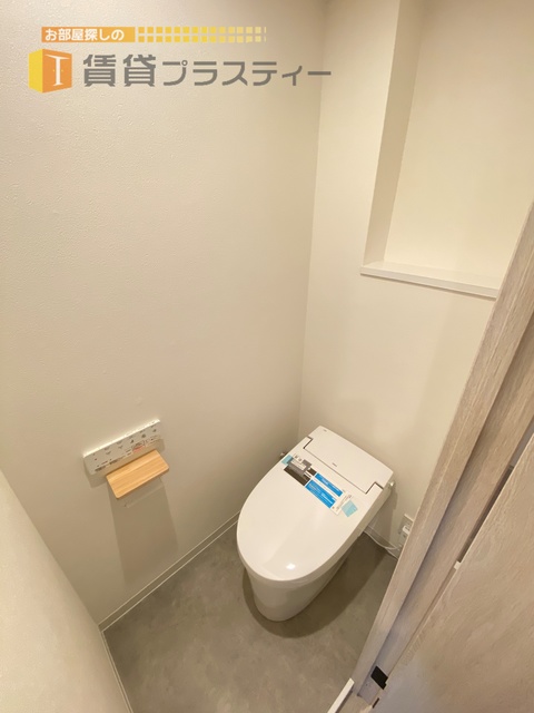 トイレ　タンクレスで、スッキリしたトイレです。