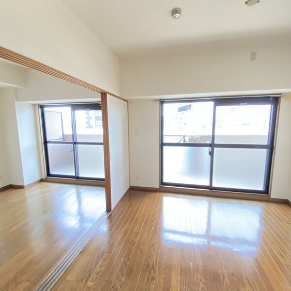 居室・リビング　※写真は同じマンションの違う部屋のものになります。