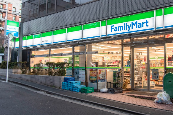 コンビニ　ファミリーマート 東陽二丁目店（コンビニ）まで79m