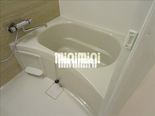 バス・シャワールーム　ゆったりとした浴室です