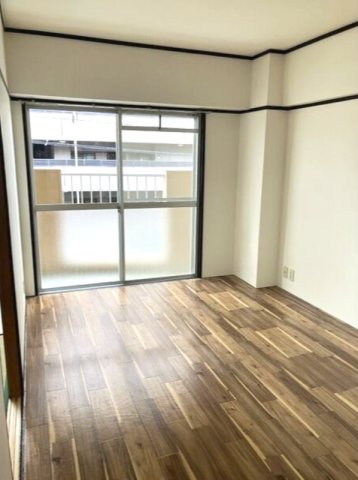 名鉄小牧線 上飯田駅 徒歩3分 5階建 築41年の居間写真