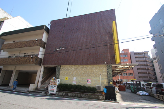 【広島市中区橋本町のマンションの建物外観】