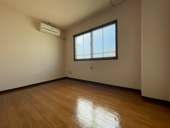 居室・リビング　※別号室の写真です