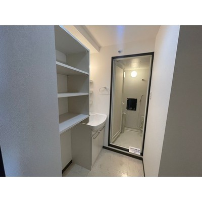 洗面設備　収納棚付き♪