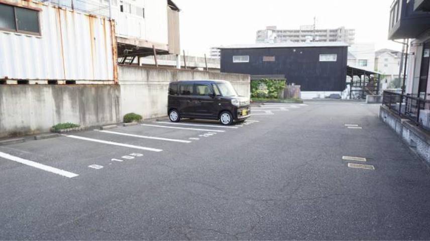 駐車場　エントランス