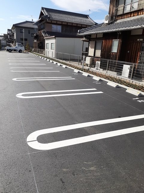 【東近江市大森町のアパートの駐車場】