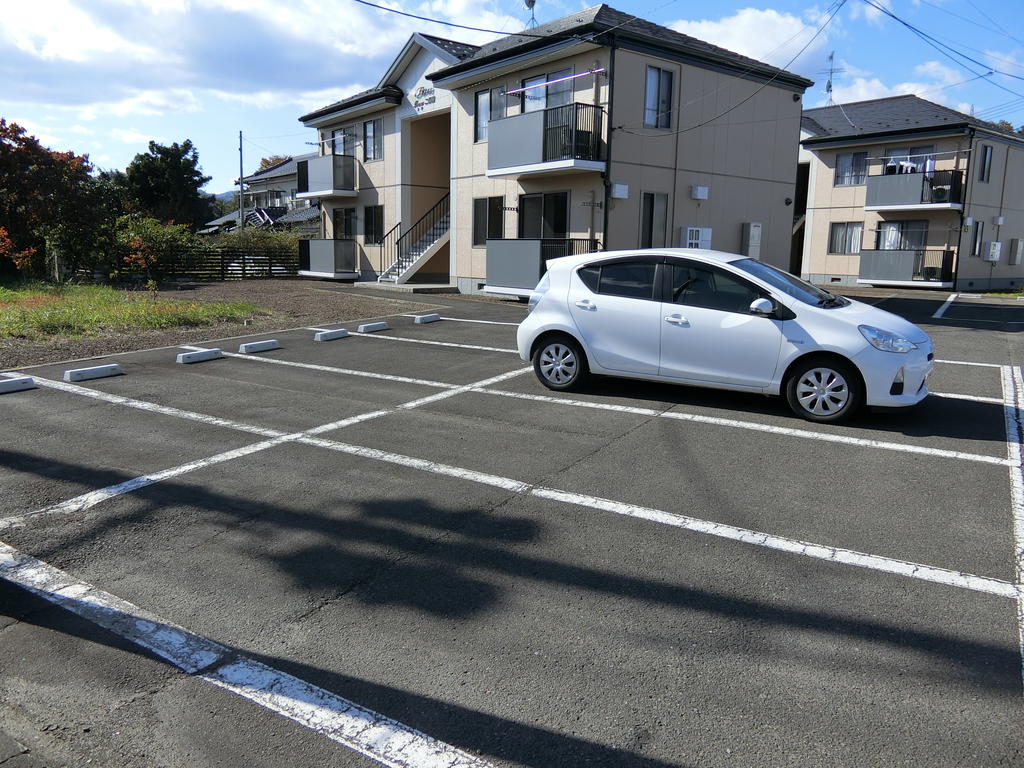 【フレサ　二番館の駐車場】