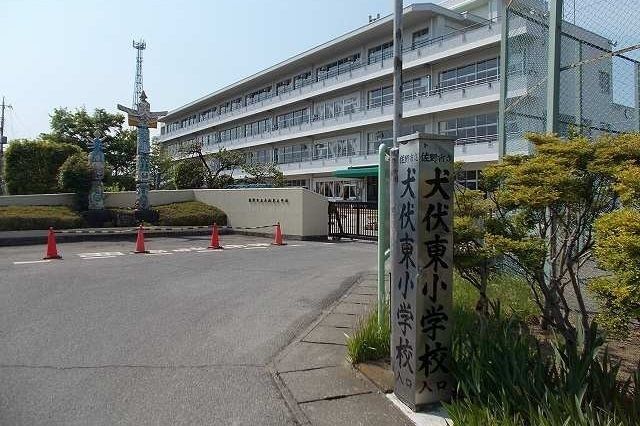 【佐野市伊勢山町のアパートの小学校】