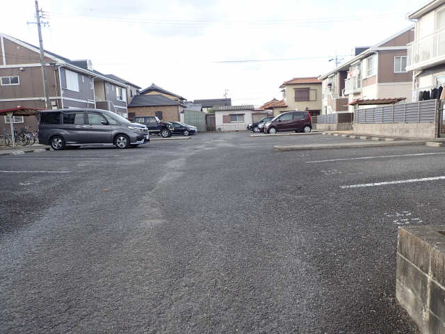 【パークタウン中野　Ｆ棟の駐車場】