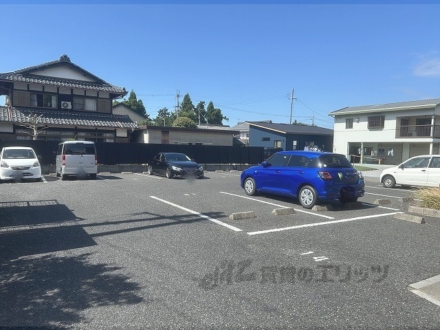 【レオパレスアビデ宇尾町の駐車場】