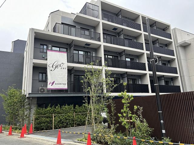 【横浜市西区岡野のマンションの建物外観】