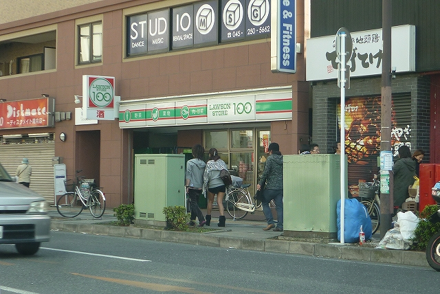 【リライア横濱大通り公園のコンビニ】