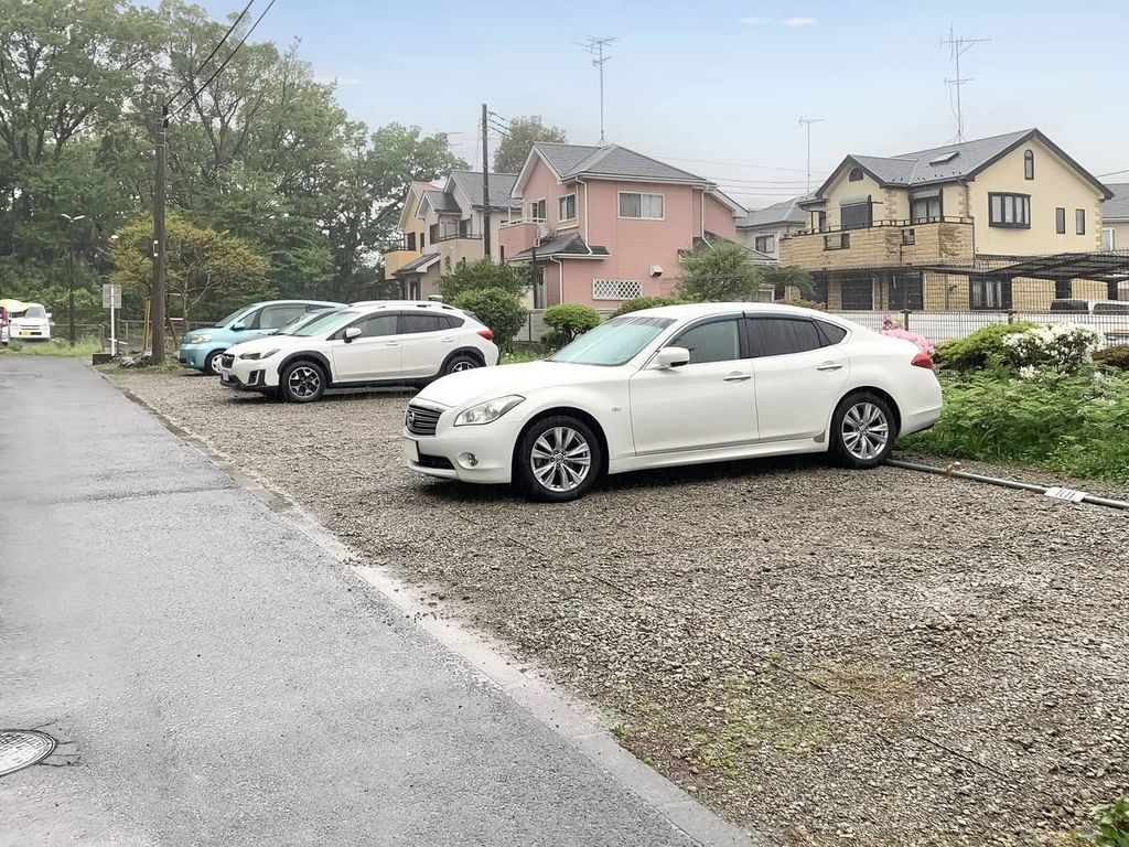 【ビレッジハウス阿久和5号棟 (401号室)の駐車場】