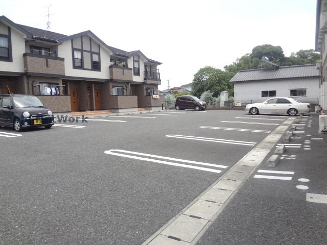 【宇城市松橋町両仲間のアパートの駐車場】