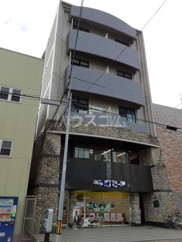 京都市西京区桂野里町のマンションの建物外観