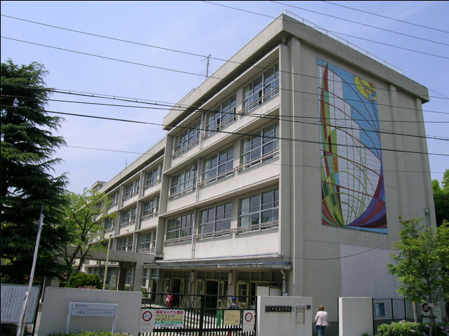 【豊中市曽根東町のマンションの小学校】