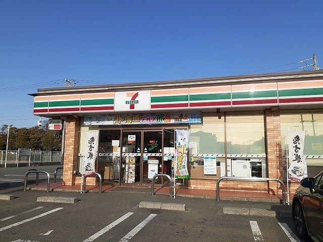 【半田市瑞穂町のアパートのコンビニ】