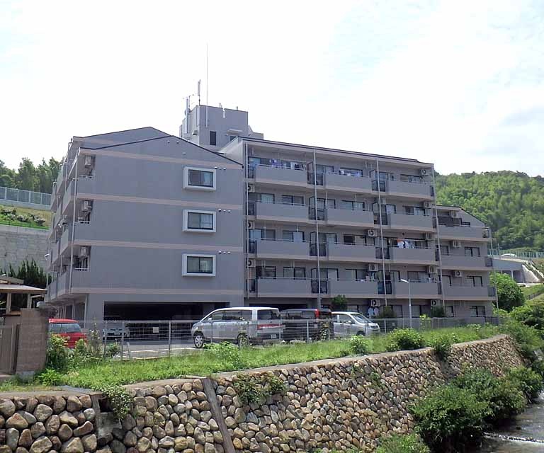 【メゾンナチュール長岡京の建物外観】