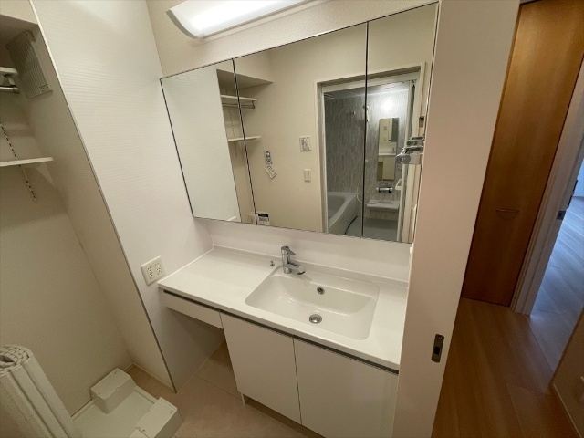 洗面設備　＊同一建物内３１０号室内装写真転載