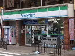 コンビニ　ファミリーマート 阪急桂駅前店（コンビニ）まで301m