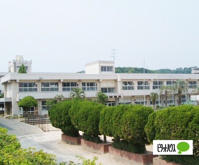 中学校　下関市立日新中学校（中学校）まで1136m