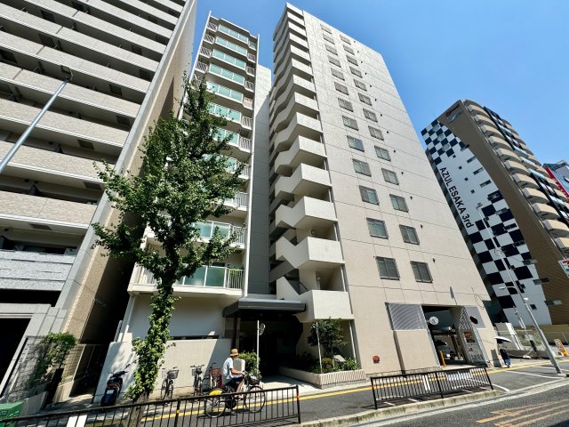 ルネ江坂の建物外観