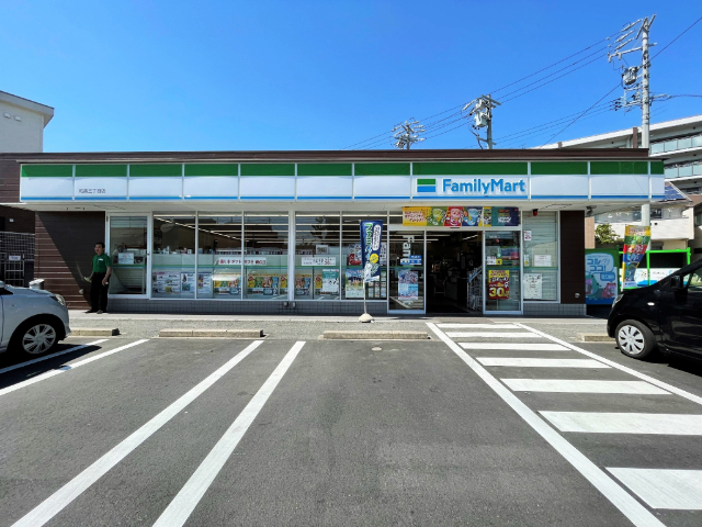 コンビニ　ファミリーマート（コンビニ）まで480m