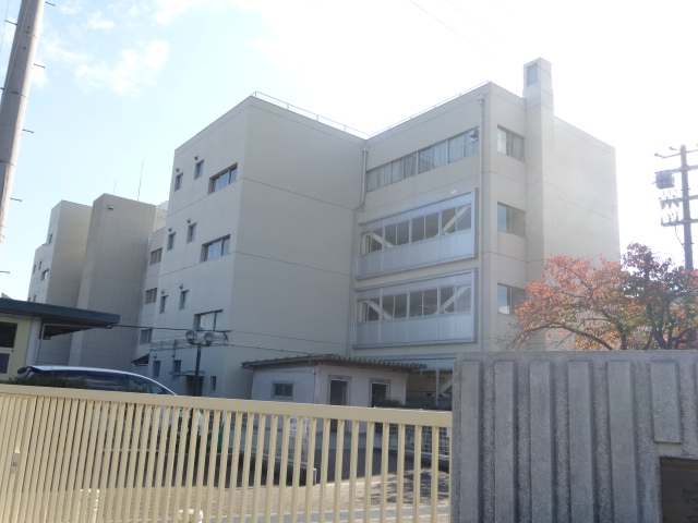 中学校　宝塚市立高司中学校（中学校）まで269m