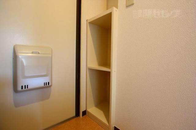 収納　下駄箱以外にちょっとした収納があります。