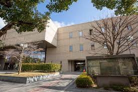 図書館　箕面市立中央図書館（図書館）まで730m