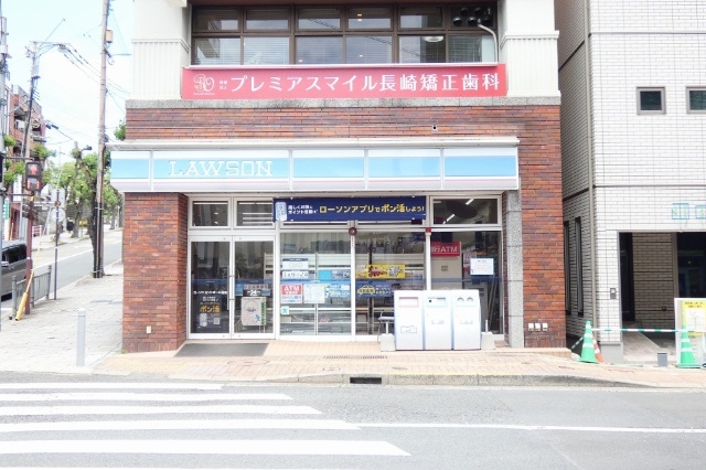 コンビニ　ローソンセントポール通店（コンビニ）まで130m