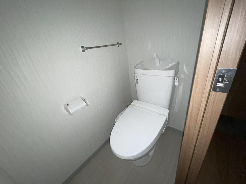 トイレ　温水洗浄便座