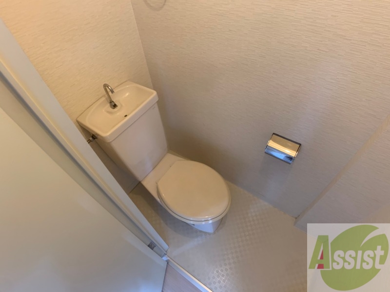 トイレ　こちらはトイレです。清潔感があり、安心して使用できます。