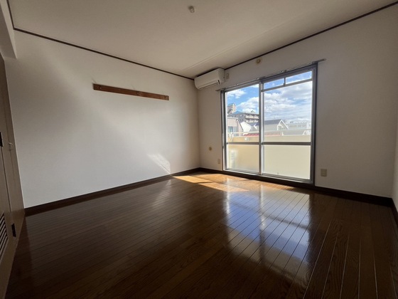 居室・リビング　※別号室の写真です