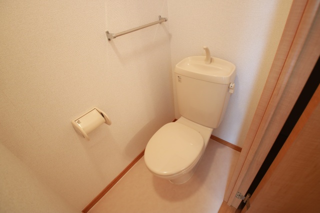 トイレ　※別室の参考写真の為、現況優先です。