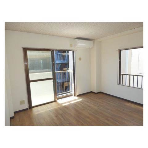 居室・リビング　本山マンションの洋室