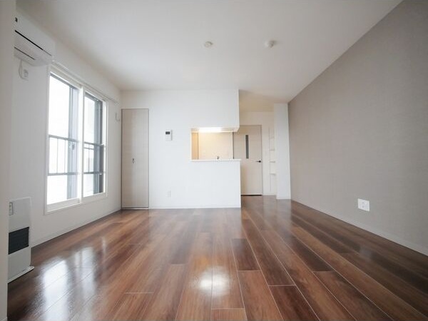 居室・リビング　明るい居間で気持ちまで明るくなりますね！