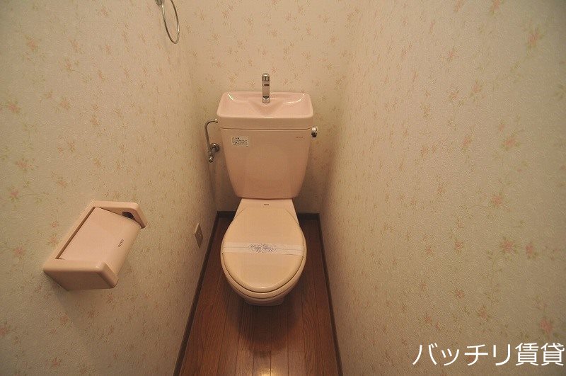トイレ　室内写真等は同型タイプの為、現状優先